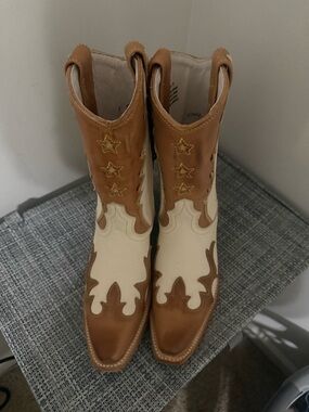 Freebird by Steven Tan and Cream Western Star Pull-On Boots